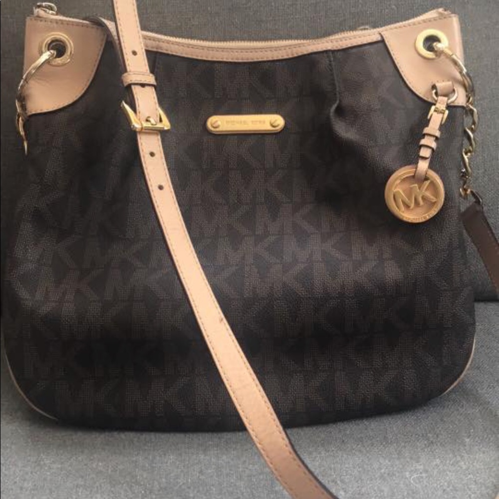 Micheal Kors crossbody handbag